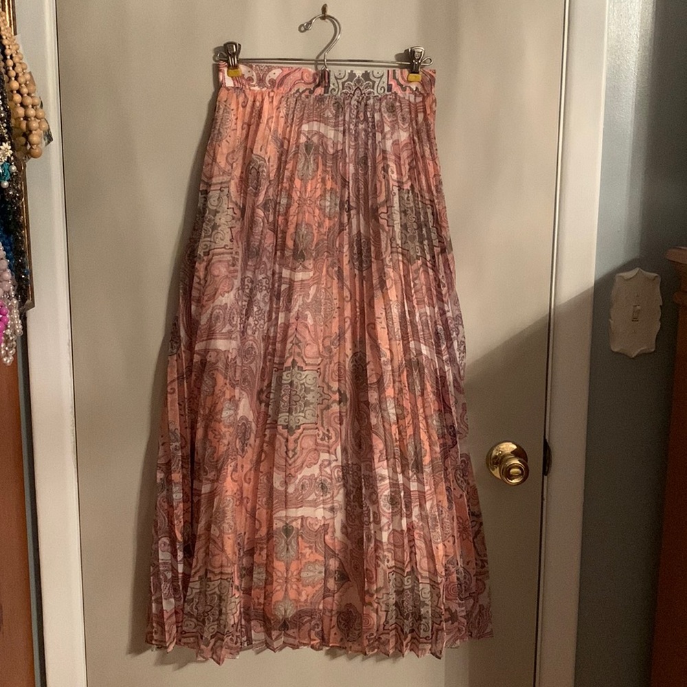Floral Pleated Maxi skirt